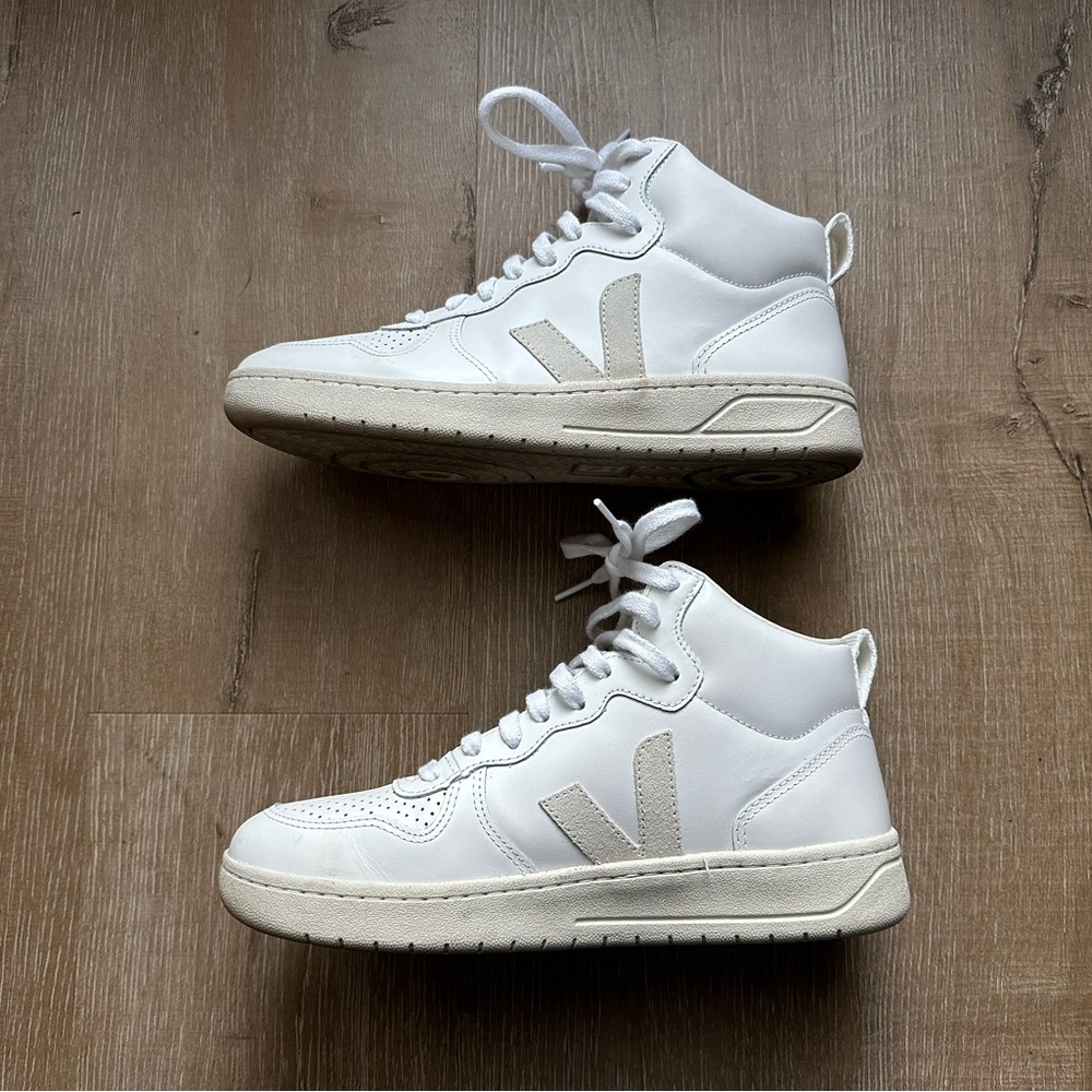 Veja V-15 Women’s High Tops Size US 9 / EU 40 / UK 7 extra white natural hi tops